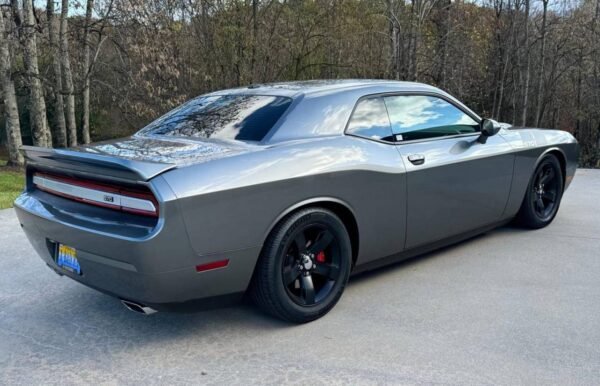 2011-Dodge-Challenger-Saleen