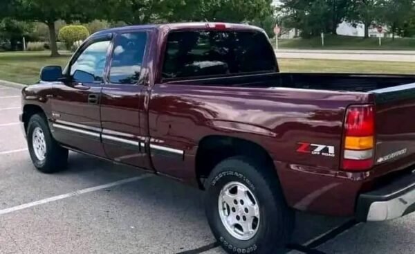 2002 Chevrolet Silverado - Image 6