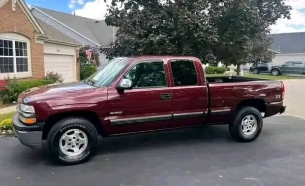 2002 Chevrolet Silverado - Image 3