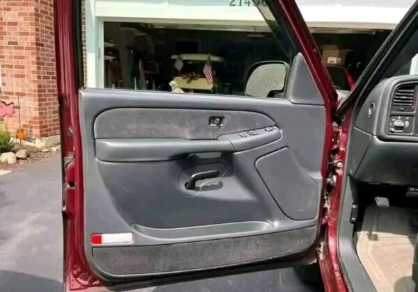 2002 Chevrolet Silverado - Image 13