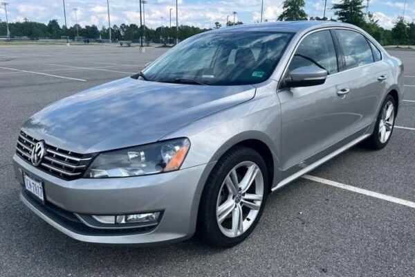 2014 Volkswagen Passat TDI SE Premium - Image 2