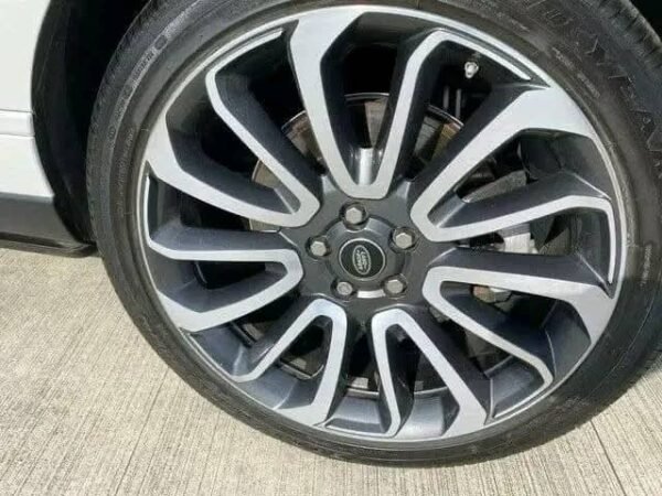 2018 Land Rover Range Rover - Image 16