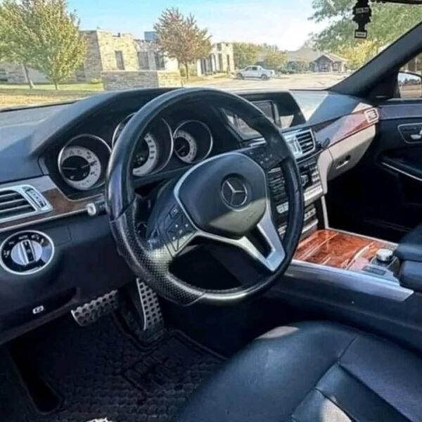 2014 Mercedes-Benz E550 4Matic Sedan - Image 4