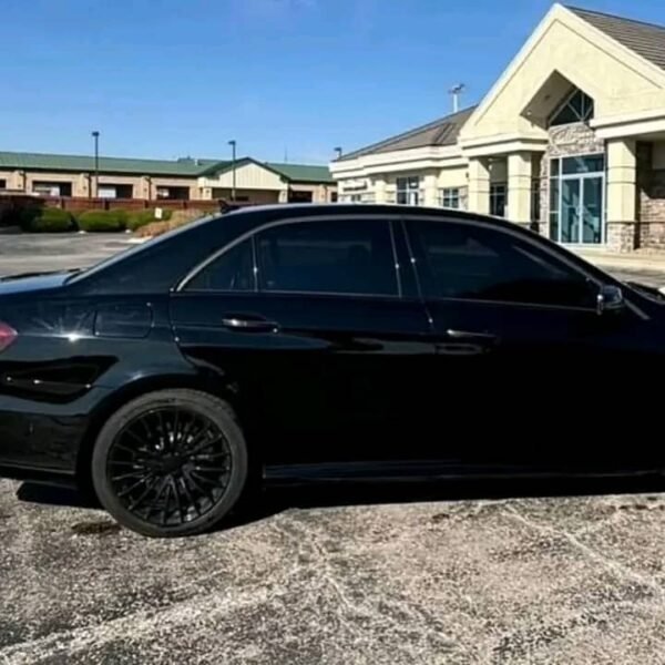 2014 Mercedes-Benz E550 4Matic Sedan - Image 15